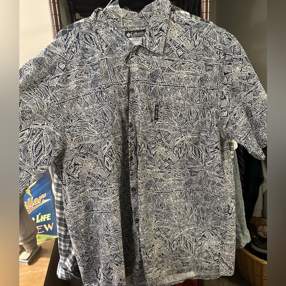 Men’s short sleeve button-down collared shirt. Columbia sportswear brand. - Picture 1 of 3